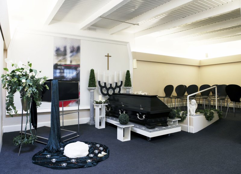 Trauerhalle Bestatter Ackermann-Bauer Bestattungen in Hannover Bild innen Trauerhalle Bestatter Ackermann-Bauer Bestattungen in Hannover